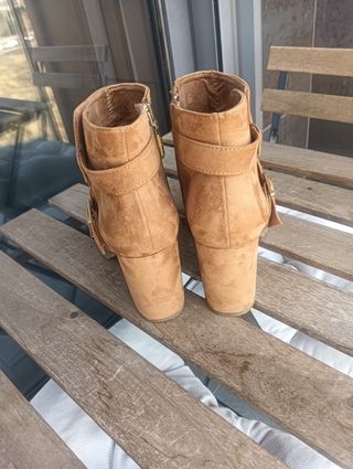 Botines camel de Bershka 