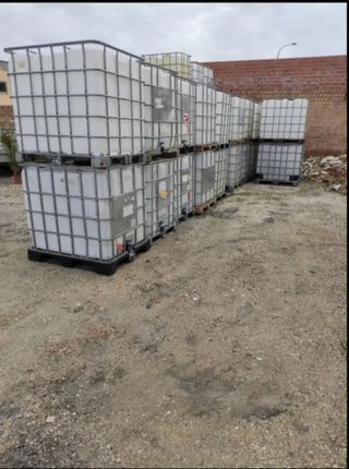 DEPÓSITOS DE 1000 L.