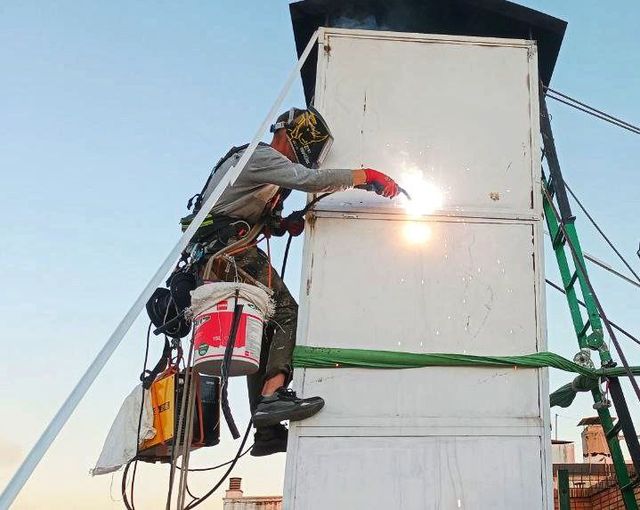 SOLDADURA EN ALTURA \ TRABAJOS VERTICALES