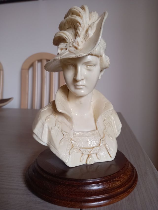 Figura busto de mujer