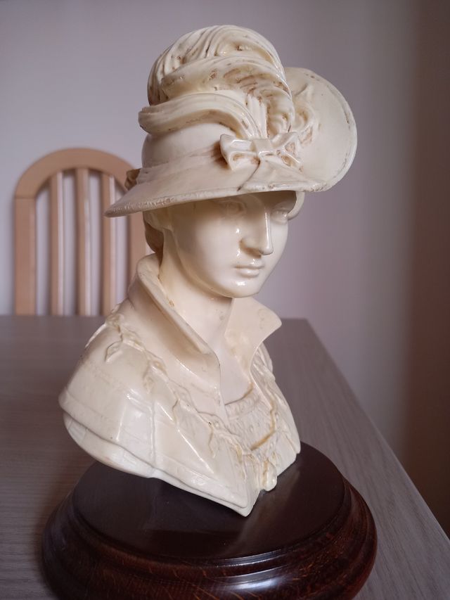 Figura busto de mujer