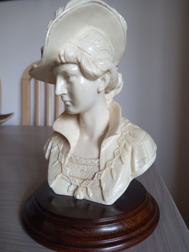 Figura busto de mujer