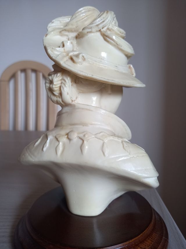 Figura busto de mujer