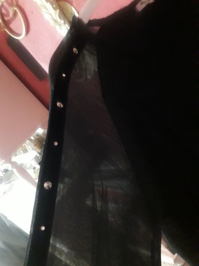 Maglioncino con pizzo e trasparenze