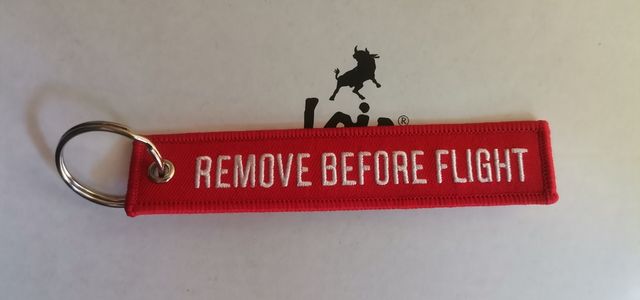 Llavero Remove before Flight
