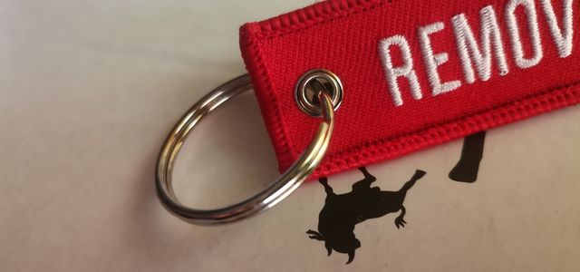 Llavero Remove before Flight