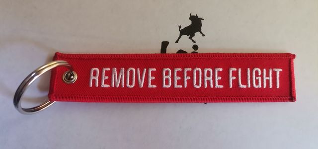 Llavero Remove before Flight