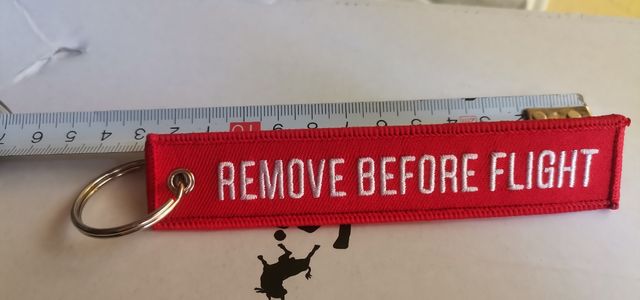 Llavero Remove before Flight