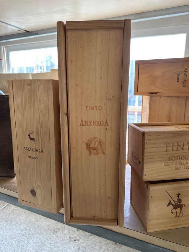 Cajas de madera de vinos