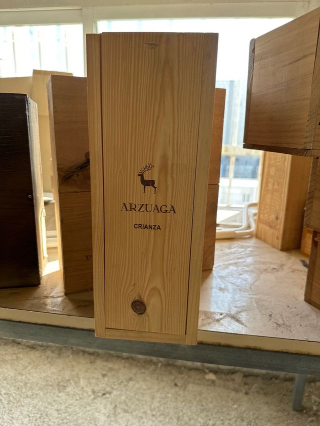 Cajas de madera de vinos