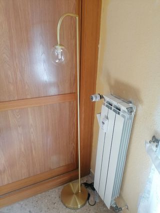 Lampara pie dorada esfera