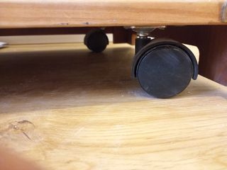 Mesa TV de madera baja salón con ruedas