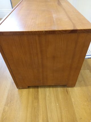 Mesa TV de madera baja salón con ruedas