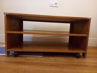 Mesa TV de madera baja salón con ruedas