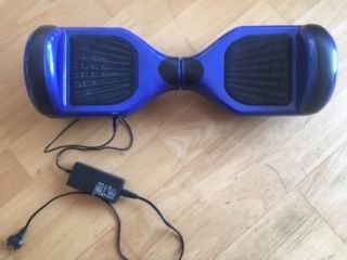 Hoverboard azul . Patín eléctrico