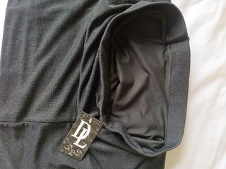 Falda /tejido elástico Tiene forro