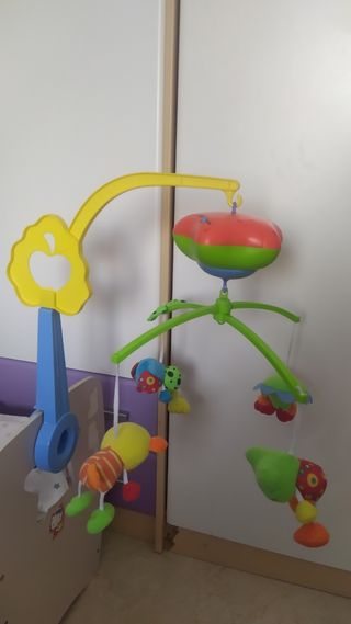 Movil de cuna con música y luz