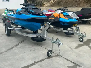 Venta de remolques de aluminio para  motos de agua