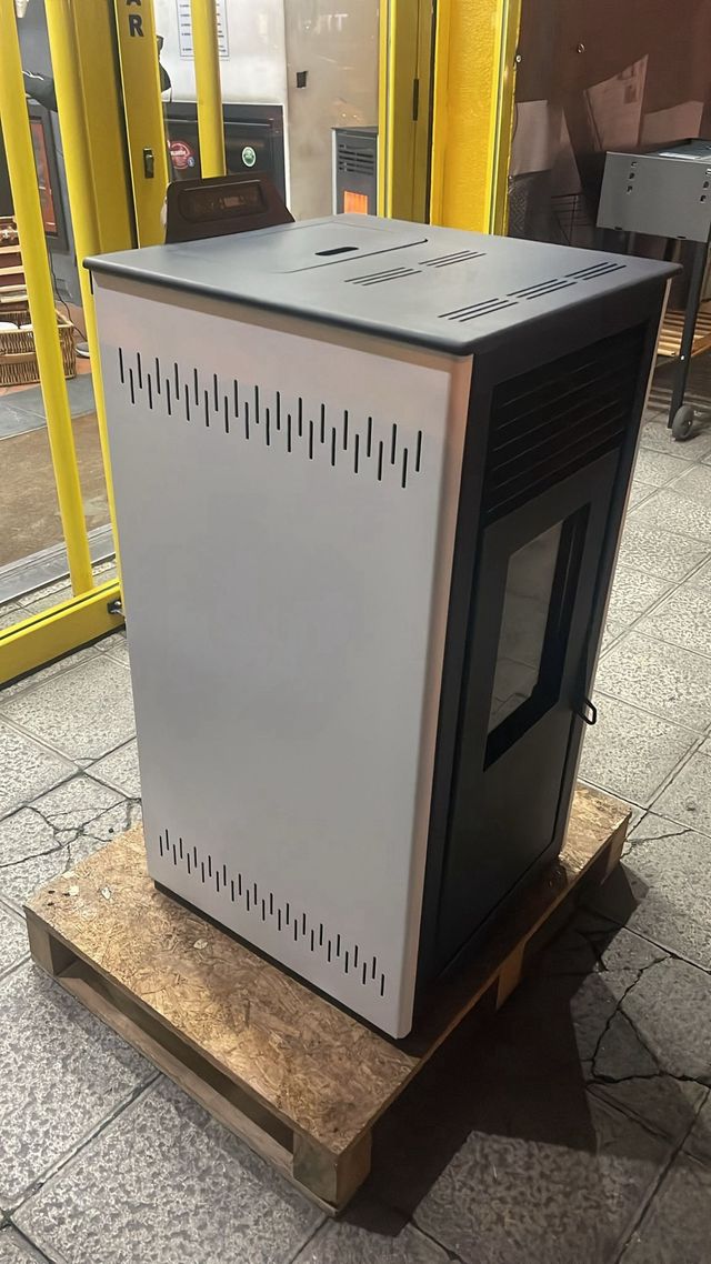 Stufa a pellet modello ALDA 10kw