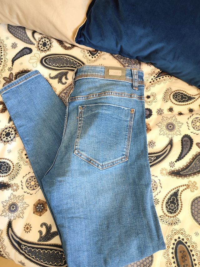 Vaqueros pitillo Zara, talla 36,