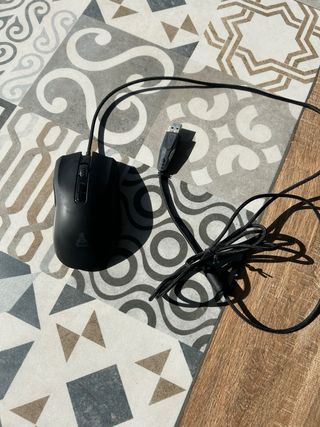 Teclado,alfomfrilla y ratón