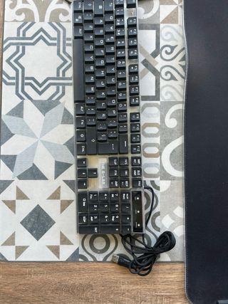 Teclado,alfomfrilla y ratón