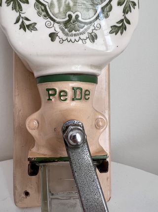 molinillo de cafe de pared