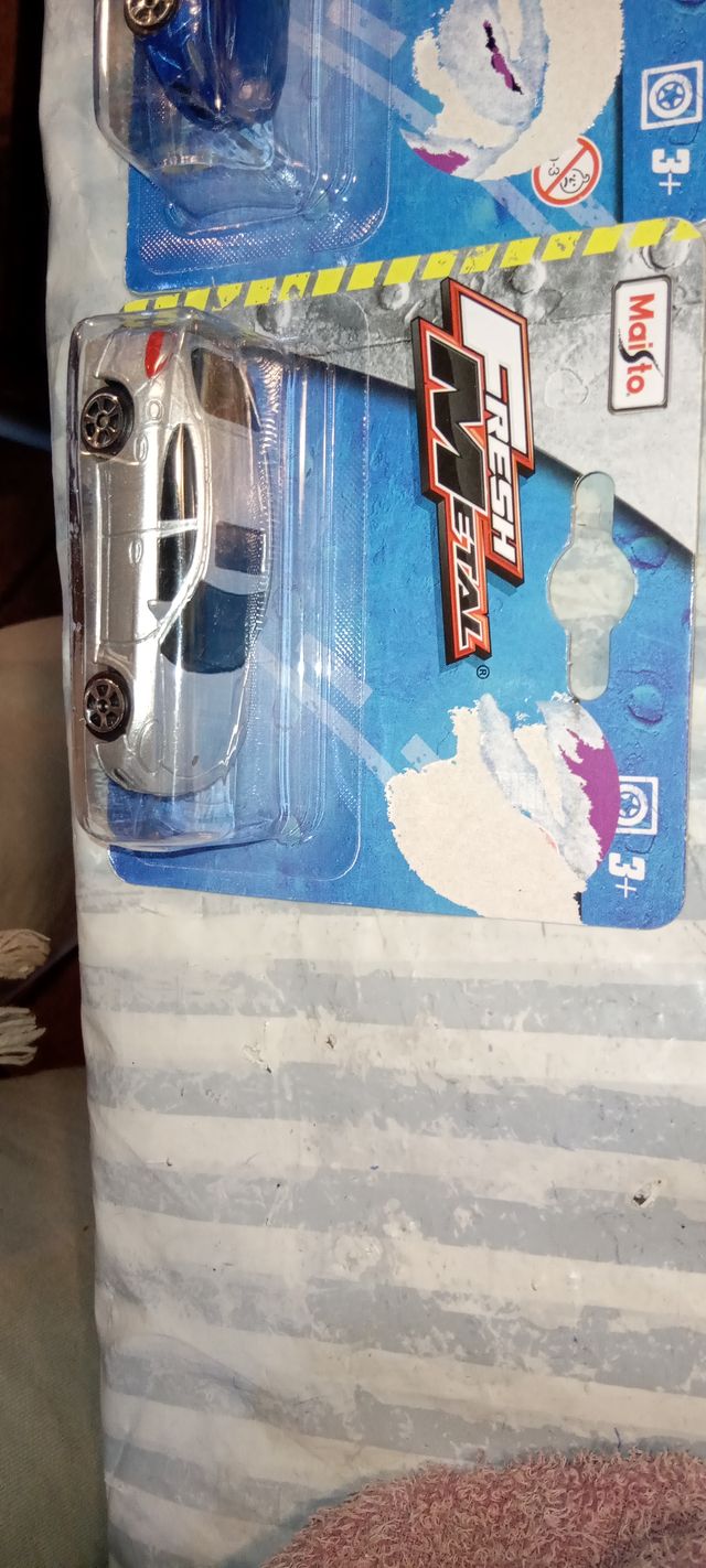 Nuove macchinine sigillate