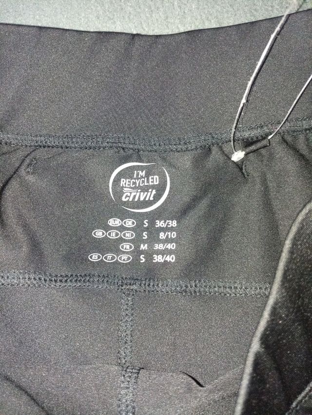 Pantalón corto deportivo