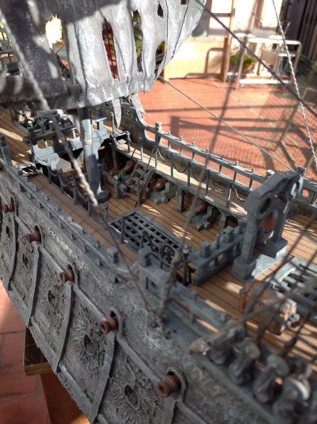 Barco pirata el holandés errante echo a mano