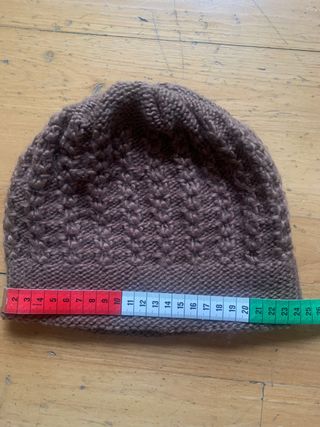 gorro punto marron GAP