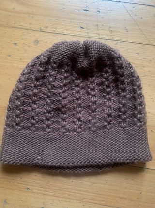 gorro punto marron GAP