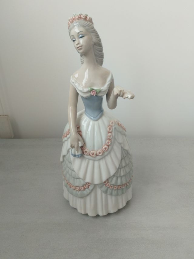 Figura porcelana Tangra antigua