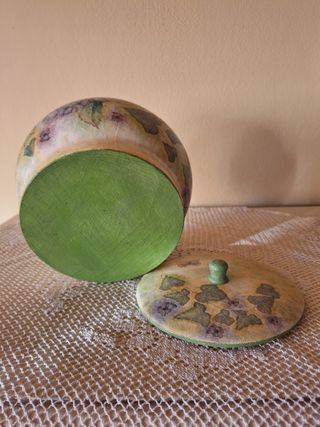 Portaoggetti decorato