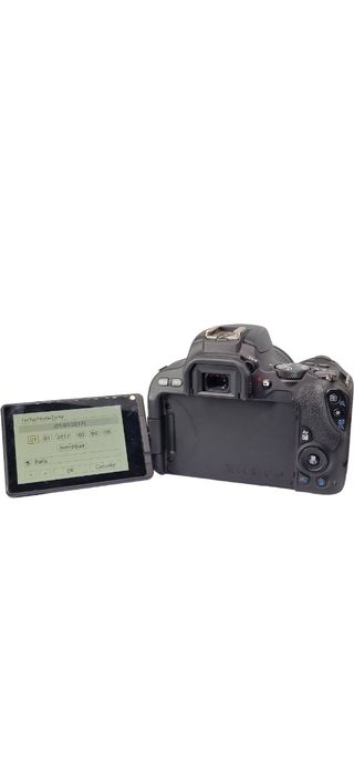 Canon es 200D