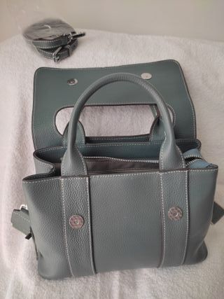Bolso azul piel auténtica, sin estrenar.
