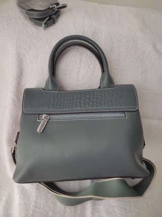 Bolso azul piel auténtica, sin estrenar.