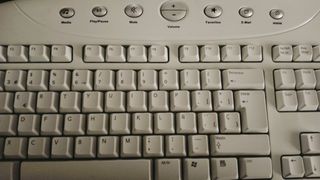 TECLADO INALÁMBRICO LOGITECH.