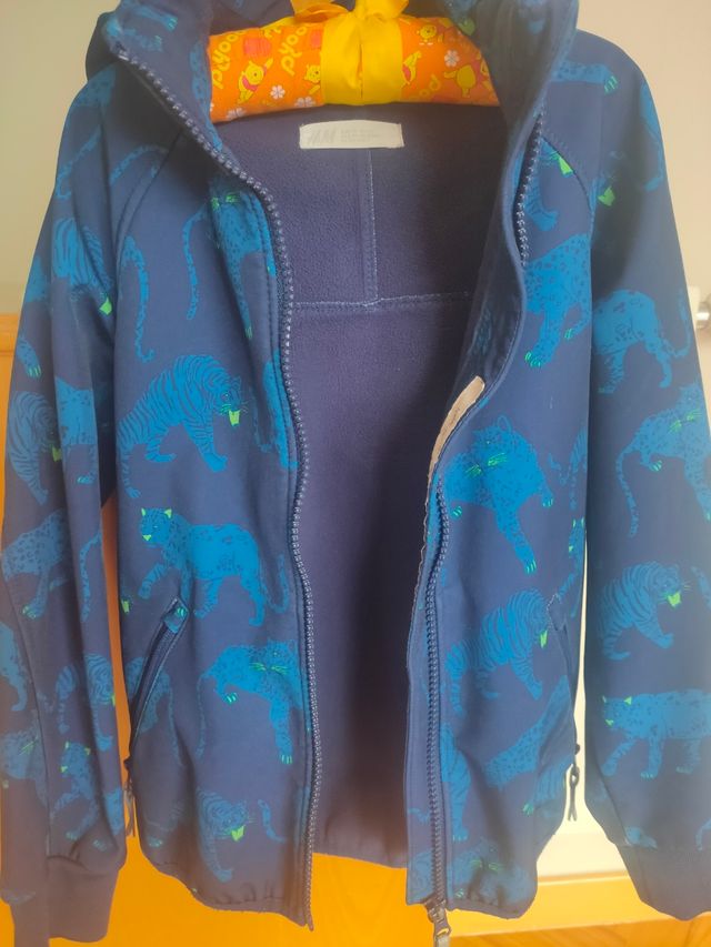 Cazadora repelente de agua