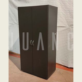 Armario negro de madera 169x82x53cm