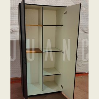 Armario negro de madera 169x82x53cm