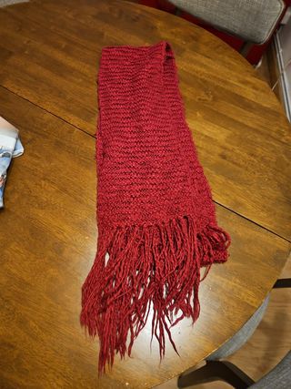 Bufanda larga granate Mango