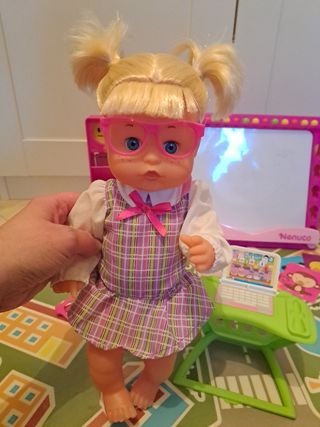 Muñeca Nenuco happy school