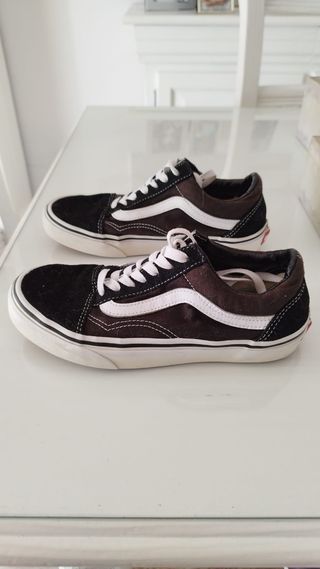 Zapatillas deportivas Vans sin apenas uso.