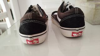 Zapatillas deportivas Vans sin apenas uso.
