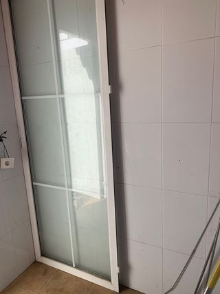 puerta de aluminio y cristal