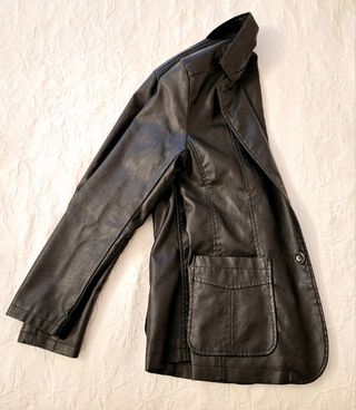Chaqueta cuero imitación.