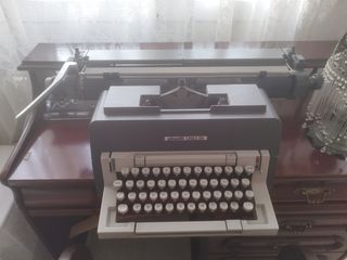 Maquina de escribir Olivetti