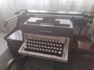 Maquina de escribir Olivetti