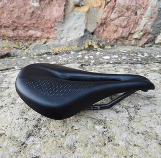 Sillín de carbono para bicicleta. 